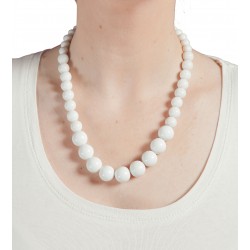 Collier perles blanches en plastique 